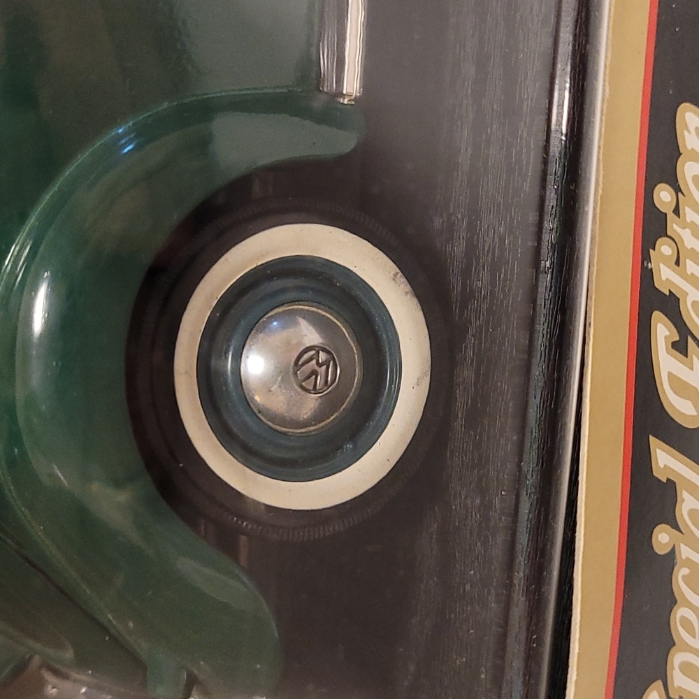 Vintage Maisto 1951 Volkswagen 1:18 Die Cast Car - Picture 10 of 17